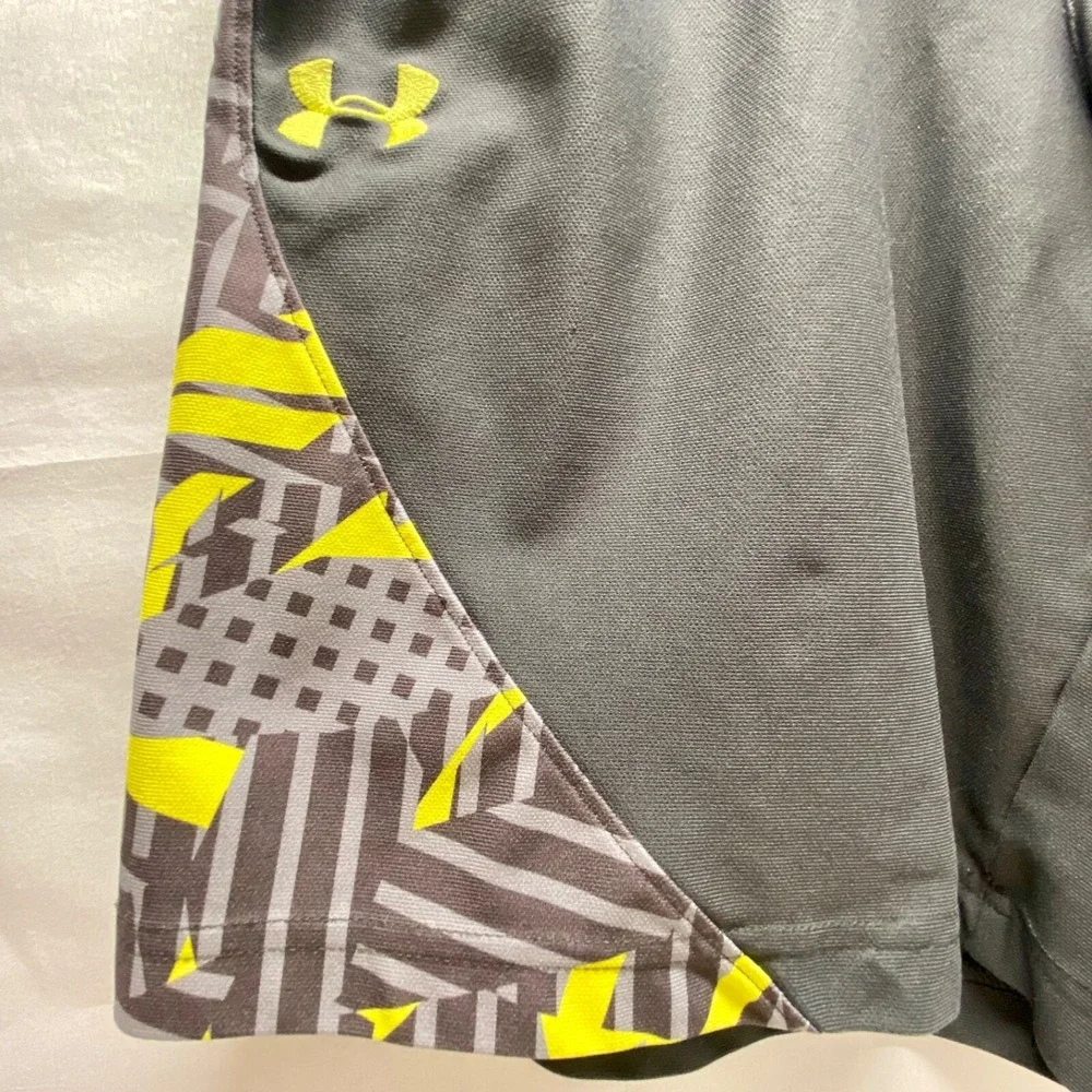 Under Armour Activewear Shorts Men's Medium Grey Neon Yellow 9